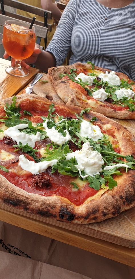 Burrata Pizza Recipe, Pizza With Burrata, Burrata Flatbread Pizza, Pizza Burrata, Pizza With Burrata Cheese, Burrata On Pizza, Pesto Burrata Pizza, Burrata Arugula Pizza, Burrata Pizza