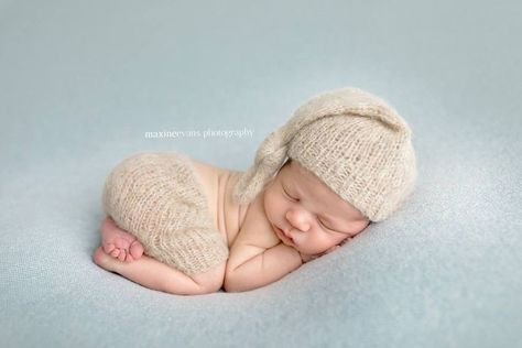 Diy Newborn Pictures At Home, Diy Newborn Pictures, At Home Poses, Newborn Pictures At Home, Pictures At Home, Diy Newborn Photography, Alpaca Baby, Newborn Sleeper, Baby Boy Newborn Pictures