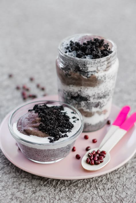 Post-run breakfast: Adzuki Bean Coconut Chia Pudding | http://www.radiantrachels.com/adzuki-bean-chia-pudding/ #highprotein #vegan #glutenfree #chiaseed #breakfast #recipe Azuki Bean Recipes, Adzuki Bean Recipe, Red Bean Dessert, Coconut Chia Pudding, Azuki Bean, Adzuki Beans, Coconut Chia, Chilled Desserts, Coconut Pudding