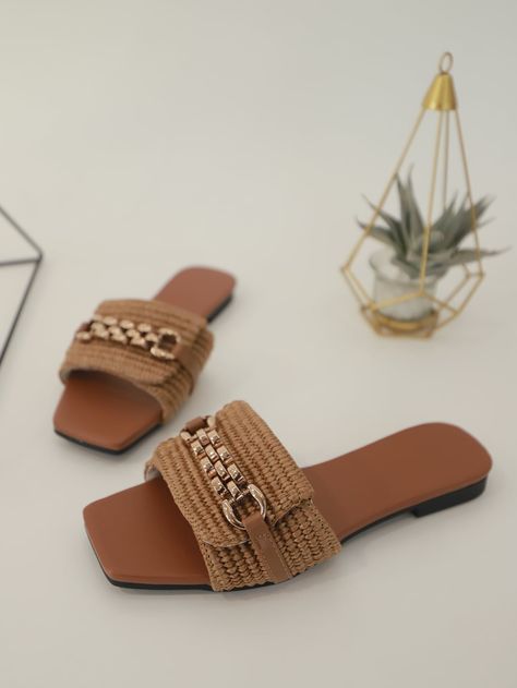 Jute Design, Women Flat Sandals, Chain Decor, Womens Closet, Designer Dresses Casual, Slides Women, African Design Dresses, Footwear Design Women, Womens Sandals Flat