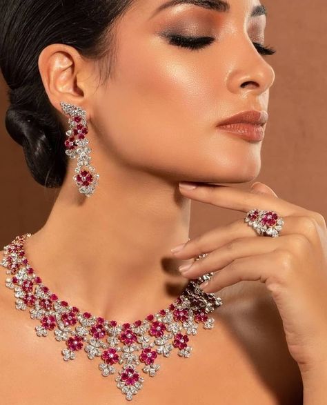 Small Diamond Necklace, Ruby Diamond Necklace, Bridal Diamond Necklace, Indian Wedding Jewelry Sets, Beautiful Beaded Jewelry, Designers Jewelry Collection, Big Necklace, Diamond Necklace Designs, S Jewelry