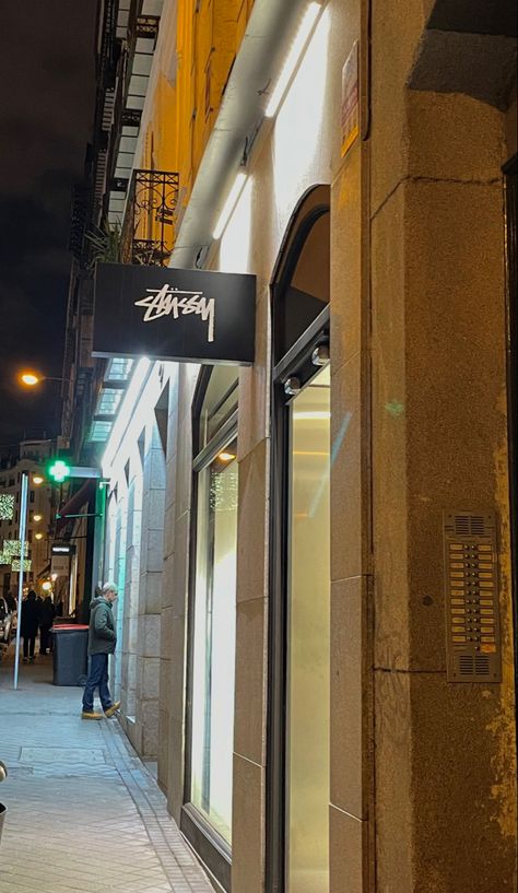 Stussy Madrid store. Streetwear. Aesthetic. Outfits. Madrid spain Stüssy Aesthetic, Stussy Aesthetic, Stussy Store, Champagne Shots, Filler Pics, Streetwear Store, Japan Store, Aesthetic Stores, Game Logo Design