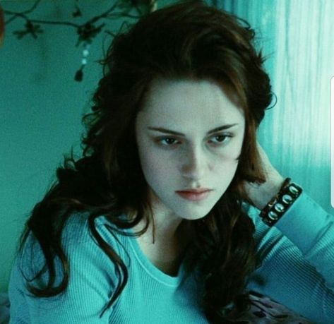 Bella Twilight Icons, Bella Y Edward, Kristen Stewart Twilight, Twilight 2008, Twilight Saga Series, Bella Cullen, Twilight Cast, Twilight Photos, Twilight Film