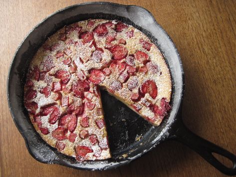 Strawberry Skillet Cake, Rhubarb Clafoutis, Clafoutis Recipe, Strawberry Huller, Rhubarb Strawberry, Skillet Cake, Strawberry Breakfast, Cake Strawberry, Mother's Day Brunch