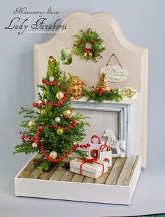 Room Box Miniatures, Christmas Miniatures, Christmas Shadow Boxes, Retro Christmas Tree, Dollhouse Christmas, Room Boxes, Miniature Crafts, Miniature Christmas, Christmas Scenes