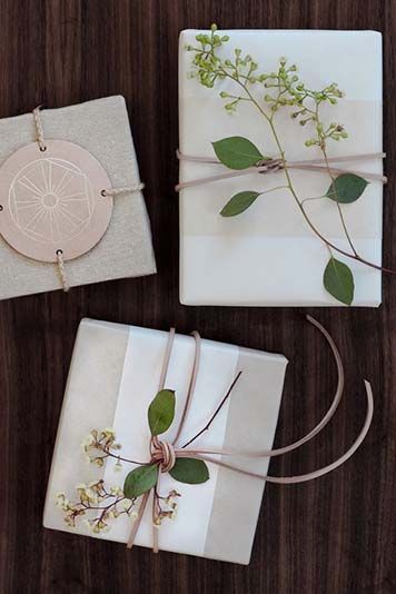 Gorgeous Gift Wrapping Ideas | EyeSwoon Eye Swoon, Wrapped Presents, Creative Wrapping, Presente Diy, Gift Wrapping Inspiration, Gift Wrapping Ideas, Diy Wrap, Creative Gift Wrapping, Diy Gift Wrapping