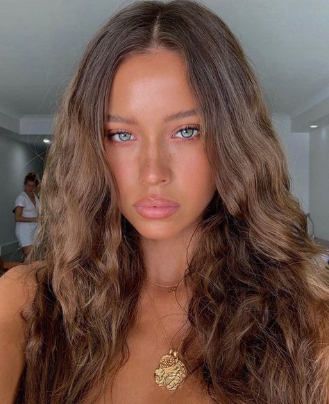 #natural #makeup #freckles #skin Honey Hair, Brown Blonde Hair, Hair Inspo Color, Tan Skin, Natural Makeup Looks, Light Hair, Light Brown Hair, Brown Hair Colors, Pretty Hairstyles