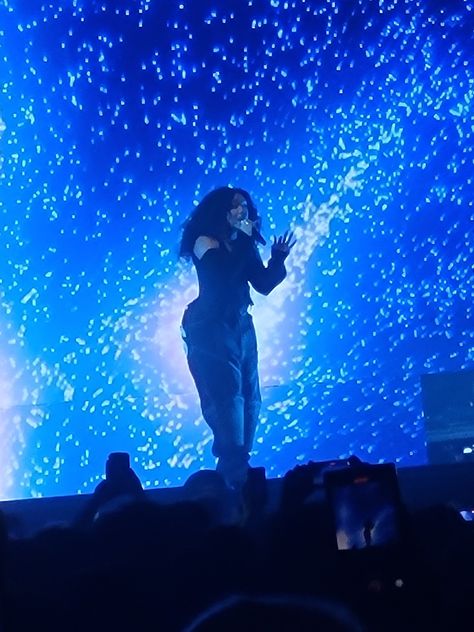 Sza Concert Pictures, Sza Aesthetic Pictures, All The Stars Sza Aesthetic, Sza Aesthetic Concert, Sza Concert Pics, Sos Sza Aesthetic, Sza In Blue, Sza Aesthetic Blue, Sza Core