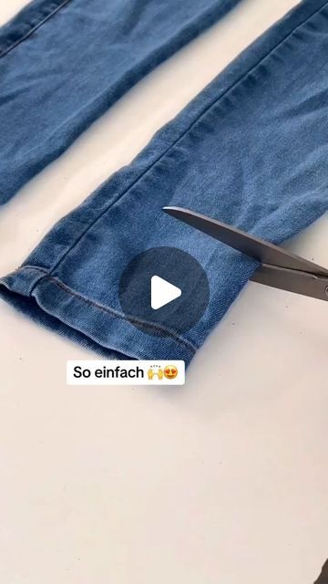 Cazami | Good Vibes Only™ on Instagram: "Hose kürzen geht ganz einfach ☺️👍" 2023 Jeans, Jeans Fitting, Como Fazer Short, Hemming Jeans, Folded Fabric Ornaments, Sew Ins, Christmas Ornament Pattern, Fabric Ornaments, Jeans Diy