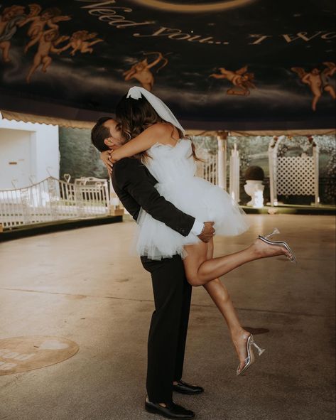 Casino Couples Photoshoot, Vegas Themed Engagement Photos, Las Vegas Engagement Photoshoot, Vegas Wedding Photoshoot, Vegas Engagement Photos, Casino Wedding Photos, Old Vegas Engagement Photos, Styled Engagement Shoot, Vintage Wedding Photography