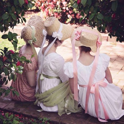 Bennet Sisters, Princesa Sophia, Emma Woodhouse, Fashion Architecture, Historical Movies, Princess Core, Regency Era, Straw Hats, Princess Aesthetic