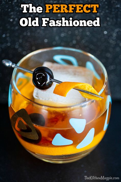 The Perfect Old Fashioned Cocktail | The Kitchen Magpie Oldfashion Cocktail, Old Fashioned Recipes Cocktail, Old Fashion Drink Recipe, Best Whiskey Cocktails, Fireball Recipes, Perfect Old Fashioned, Gin Fizz Recipe, Tasty Cocktails, Whisky Cocktail