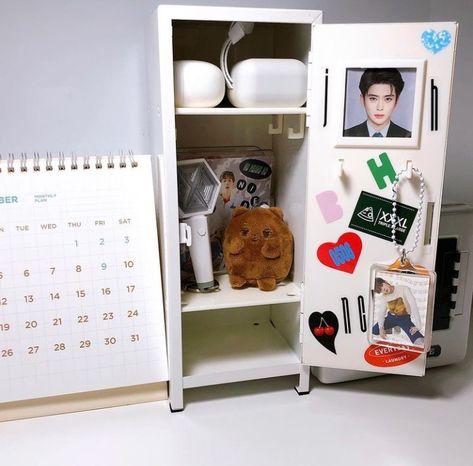 Mini Locker, Pc Decoration, Locker Decorations, Kpop Diy, Desk Inspo, School Lockers, Pretty Room, Room Makeover Inspiration, Home Desk