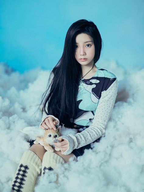 #illit #wonhee #superrealme mar2524 Wonhee Illit, Illit Wonhee, Enchanted Princess, Ep Album, Korean K Pop, Photo Sketch, Girls Rules, Pre Debut, Lucky Girl