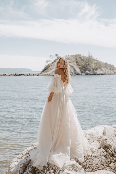 Italian Wedding Dress, Old Fashioned Wedding, Cara Jourdan, Wedding Dresses Princess Ballgown, Karen Willis Holmes, Pretty Wedding Dresses, Lakeside Wedding, Dream Wedding Ideas Dresses, Cute Wedding Ideas