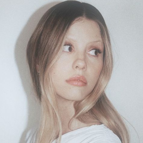 Mia Goth Photoshoot, Mia Goth Icons, Mia Goth Maxine, Vsp Coloring, Mia Goth, Imperfection Is Beauty, Goth Makeup, Aurora, Blonde