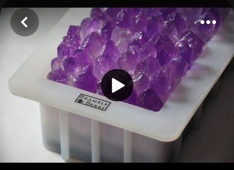 Geode Soap, Easy Soap Recipes, Soap Display, Handmade Soap Recipes, Soap Tutorial, Crystal Soap, Homemade Soap Recipes, Lavender Soap, Glycerin Soap