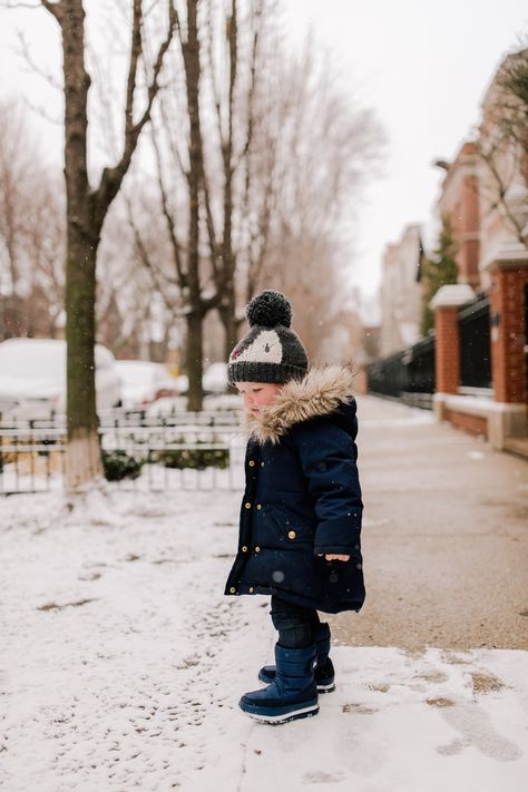 Boys Snow Outfits, Toddler Snow Outfit, Kids Winter Outfits Boys, Snow In Chicago, City Outfits Winter, New York City Outfits Winter, Snow Ootd, New York Clothes, Winter Maternity Pictures