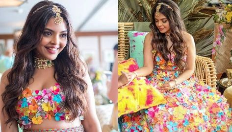 This Bride Wore A 3D-Floral Lehenga For Her Mehendi Ceremony Which Took 2000 Jobs Hours To Be Made Easy Diy Nail Art, Mehendi Function, Mehendi Outfit, Mehendi Ceremony, Art Hacks, Floral Lehenga, Bridal Games, Tie Dye Fabric, Nails Done