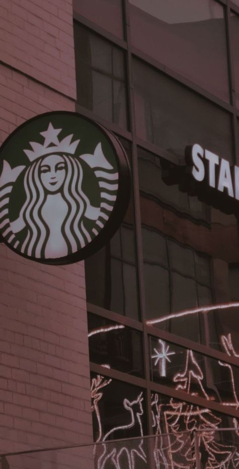 Starbucks Logo Wallpapers, Starbucks Aesthetic Wallpaper Iphone, Wallpaper Starbucks, Starbucks Photography, Starbucks Pictures, Starbucks Shop, Starbucks Wallpaper, 2022 Wallpaper, Ball Drawing