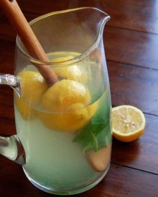 Lemon, Ginger and Basil Iced Tea | Recipes Basil Iced Tea, Iced Tea Recipes, Lemon Basil, Lemon Ginger, Best Detox, Ginger Tea, Smoothie Drinks, Tea Recipes, Detox Drinks