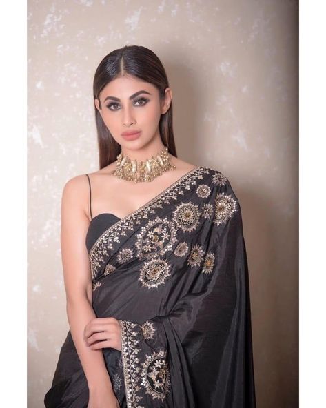 Mouni Roy Saree, Mouni Roy Dresses, Mouni Roy, Celebrity Wedding Dresses, Indian Tv Actress, Saree Trends, Indian Designer Outfits, Saree Look, Indian Fashion Dresses