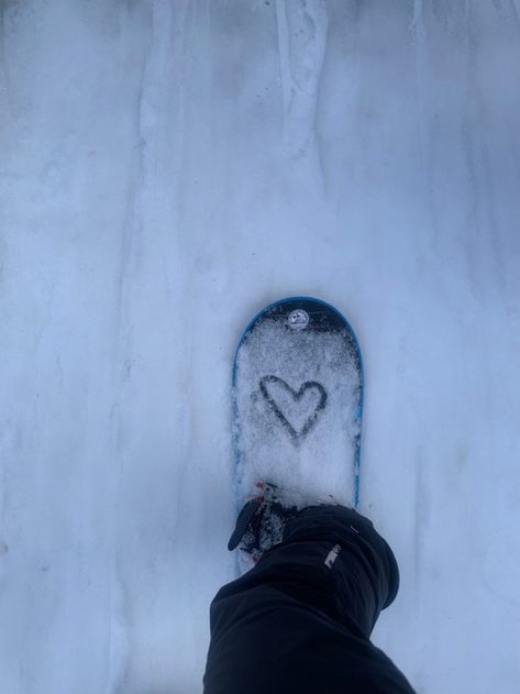 Snowboard Pictures, Snowboarding Pics, Snowboard Aesthetic, Ski Trip Aesthetic, Mode Au Ski, Snowboarding Pictures, Ski Girls, Snowboarding Aesthetic, Ski Pics