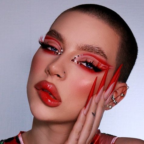 Red Makeup Looks, Monochromatic Makeup, Makeup Ojos, Rave Makeup, White Makeup, Cat Eye Makeup, Makeup Course, Valentines Makeup, Photoshoot Makeup