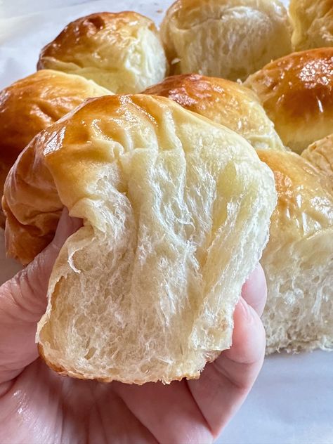 Hawaiian Sweet Rolls - My Country Table Sweet Hawaiian Bread Recipe, Gluten Free Sweet Hawaiian Rolls, Homemade Sweet Hawaiian Rolls, Copycat Kings Hawaiian Rolls Recipe, Hawiaan Rolls Dinner, Copycat Hawaiian Sweet Rolls, Homemade Kings Hawaiian Rolls, Homemade Hawaiian Sweet Rolls, Sourdough Hawaiian Sweet Rolls