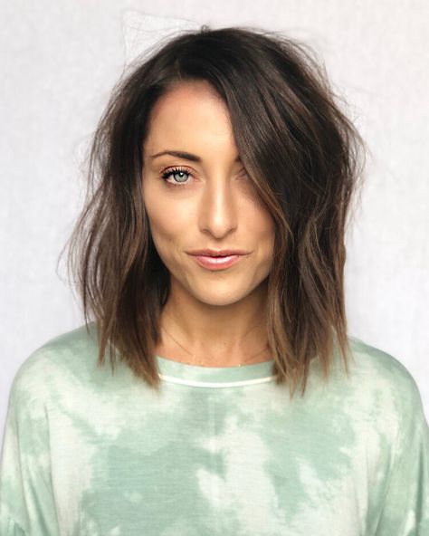 Fall Hair Trends  — Alissa Grossi | Everyday Hair Subtle Balayage Brunette Short Hair, Textured Lob Haircut, Subtle Brunette Balayage, Subtle Balayage Brunette, Bronze Balayage, Balayage Brunette Short, Subtle Brunette, Lob Bob, Textured Lob