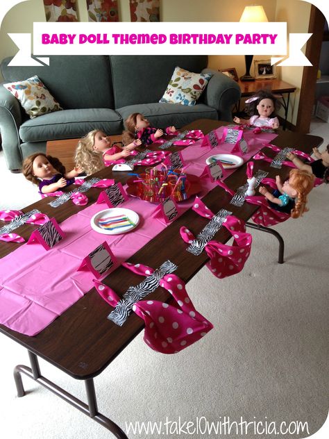 Great idea to seat lots of dolls at a party. I really like the playdoh idea for kids to do in between craft activities. Baby Doll Birthday Party, Doll Birthday Party, American Girl Birthday Party, Doll Tea Party, American Girl Birthday, American Girl Parties, American Girl Doll Diy, Girl Bday Party, Girls Tea Party