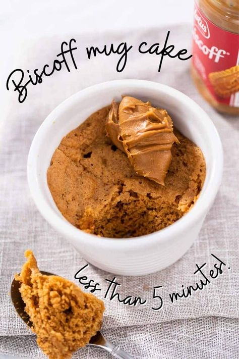 This moist and sweet Biscoff mug cake in the microwave is so easy to make! Vegan-friendly and ready in minutes, this cookie butter recipe tastes just like your favorite Lotus Biscoff shortbread cookies. Biscoff Shortbread, Biscoff Mug Cake, Cake Biscoff, Cookie Butter Recipe, Cake In The Microwave, Protein Baked Oats, Mug Dessert Recipes, Mug Cake Recipe, Microwave Cake