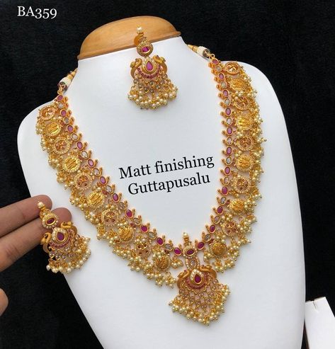 Beautiful Gold Necklaces, Indian Jewellery Design, India Jewelry, Gold Necklace Set, Gold Necklace Designs, Gold Jewellery Design, Indian Jewellery, Gold Design, Mehndi Designs