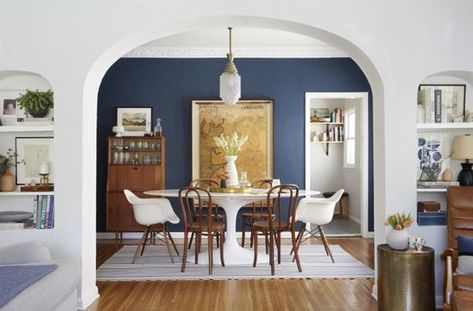 Impress your guests with a curated, vintage-inspired dining room Dining Room Paint Colors, Blue Accent Walls, Accent Wall Colors, Stylish Dining Room, Dining Room Paint, Dining Room Colors, Room Paint Colors, Design Del Prodotto, Maximalism