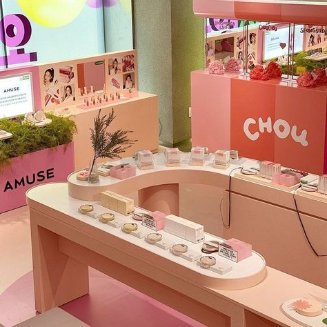 Cosmetic Pop Up Store, Creative Exhibition Stand Design, Instagram Booth, Cd Project, Arch Gate, Retail Store Interior Design, Skincare Store, Store Design Boutique, Retail Store Interior