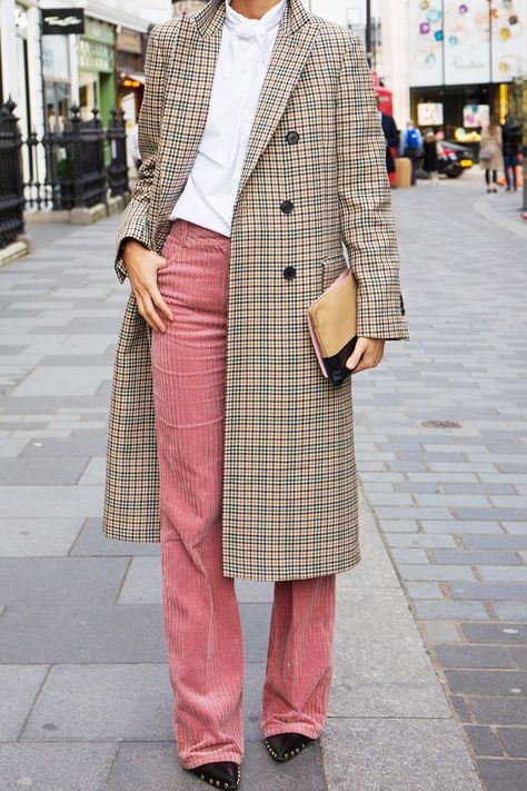 We're getting preppy outfit ideas from British It girls. See them here. Corduroy Pants Outfit, London Fashion Week Street Style, London Fashion Weeks, Pink Trousers, Clothing Staples, Coat Outfit, Plaid Coat, Style Fall, Preppy Outfit