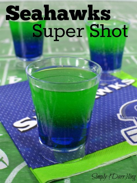 Seahawks Super Shot - Make a big impression at your football party with these Seahawks inspired dual layer shots. They are easy to make and fun to drink! Layer Jello, Seahawks Party, Layered Shots, Superbowl Champs, Clue Party, Seahawks Fans, Seahawks Football, Super Bowl Food, Football Party