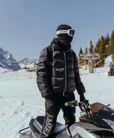 Cabin Trip Outfit Men, Snowboarding Outfit Mens, Christian Dior Aesthetic, Ski Outfit Men, Traveling Outfits, Cabin Outfit, Ski Fits, Snow Fits, Ski Trip Outfit