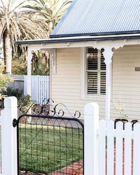 Cottage Front Yard, Concrete Cottage, Minimal Cottage, Miners Cottage, Australian Country Houses, Dream Country Home, As The Crow Flies, Cottage Extension, Metal Garden Furniture