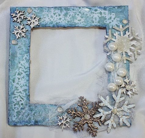 Winter Photo Frame, Winter Picture Frame, Snowflake Pictures, Frame Scrapbook, Preschool Pictures, Picture Frame Wreath, Empty Picture Frames, Snowflakes Art, Winter Carnival