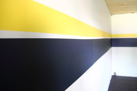 How to paint racing stripes on a wall Blog - homeandawaywithlisa Stripes Wall Paint, Painting Horizontal Stripes, Branded Environments, Striped Accent Walls, School Lunchroom, Stripe Wall, Striped Walls, Office Branding, Lunch Room