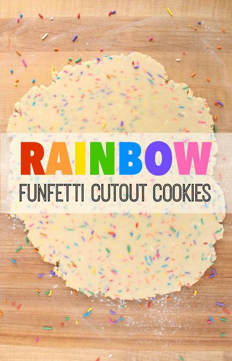 Bright and pretty rainbow funfetti cutout cookie recipe via Sweetsugarbelle.com Cutout Cookie Recipe, Cutout Cookie, Royal Cookies, Confetti Cookies, Baking Power, Resepi Biskut, Cut Out Cookie Recipe, Funfetti Cookies, Desserts Cookies