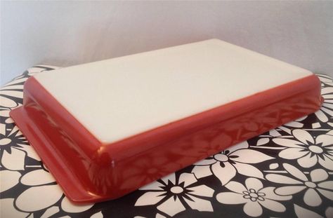 This is a 933 lasagna pan sold on ebay described as 'rust red' which I think looks like the Autumn Harvest red. Lasagna Pan, Vintage Bowls, Fire King, Pyrex Vintage, Selling On Ebay, Butter Dish, Fall Harvest, Pyrex, Milk Glass