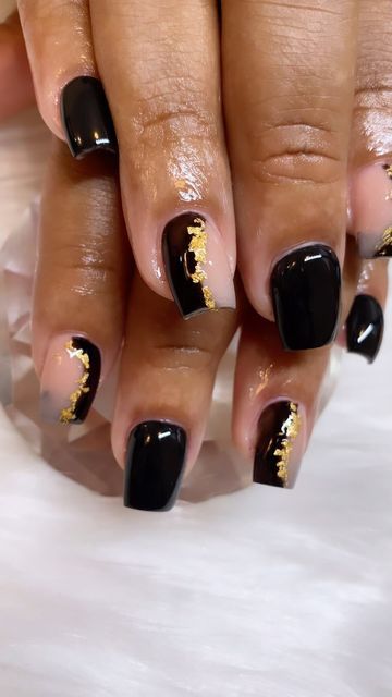 Short Nails With Foil Flakes, Brown Nails With Gold Flakes, Brown With Gold Flakes Nails, Black With Gold Flakes Nails, Black Nail With Gold Foil, Fill In Nails, Black Nails With Gold Flakes Coffin, Nail Printer, Color Block Nails