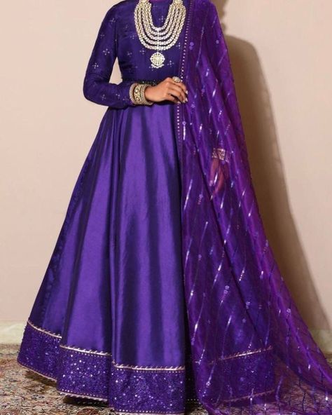 Anarkali Dress Pattern Silk, Authentic Quotes, Banarasi Dress, Indian Gown, Hijab Makeup, Purple Gown, Simple Lehenga, Anarkali Dress Pattern, Gaun Fashion