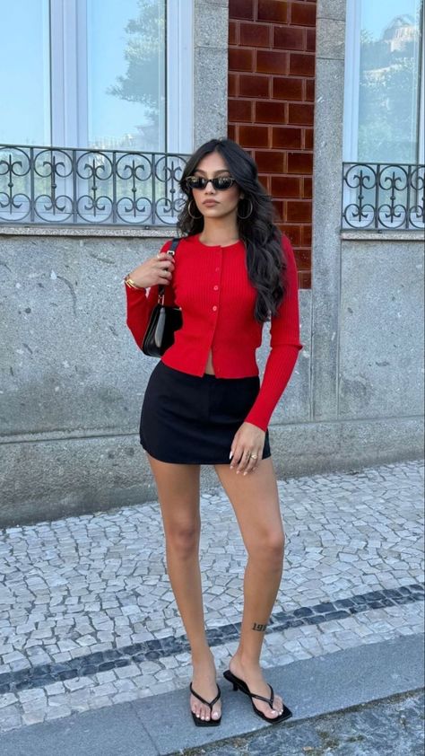 Short Skirts Outfits, Skirt Outfits Fall, Estilo Indie, Denim Skirt Outfits, Skandinavian Fashion, Chique Outfits, Moda Paris, Populaire Outfits, Miniskirt Outfits