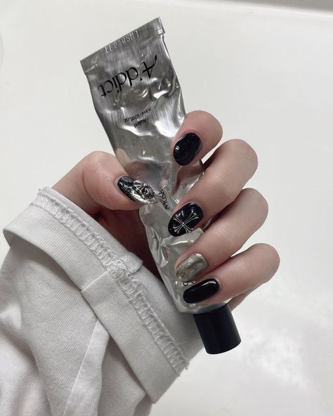 Chrome Hearts Inspired Nails, Chrome Hearts Nails Black, Chrome Hearts Nails Designs, Enhypen Inspired Nails, Nails Chrome Heart, Enhypen Nails, Chrome Hearts Nails, Chrome Heart Nails, Comeback Era