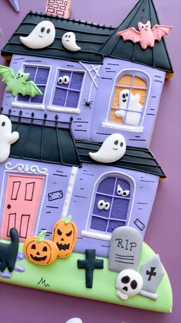 Haunted House Decorated Cookies, Haunted House Cookies, Halloween Cookie Treats, Galletas Halloween, Sweet Treats Party, Halloween Cake Decorating, Baking Projects, Casa Halloween, Halloween Sweets