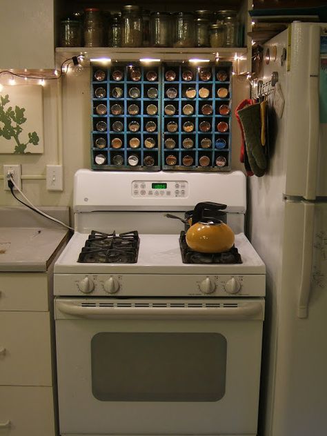 Spice Rack Idea (these are old coke bottle crates, I wouldn't do this, but it sure inspires)...and WOW, does this kitchen feel familiar! Spice Rack Over Stove, Spice Rack Design, Spice Rack Shelf, Red Spice, Laundry Closet, Bathroom Red, Spice Storage, Coke Bottle, Pantry Staples