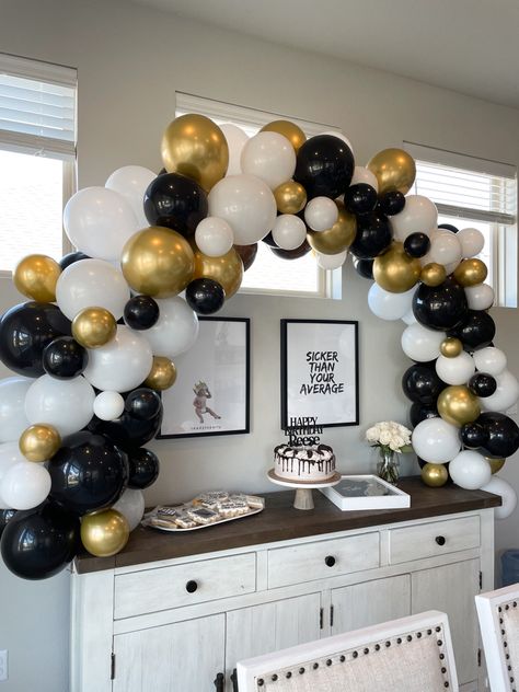 Notorious Big One Birthday Balloons, Biggie Small Birthday Party, Biggie Smalls Party Theme, Notorious One Birthday Party Decorations, Biggie Smalls Birthday, Biggie Smalls Birthday Party, Boys 21st Birthday Ideas Decorations, Big One Birthday Party Biggie, Notorious Big One Birthday Decorations